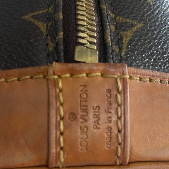 Louis Vuitton Alma - Picture 11 of 11